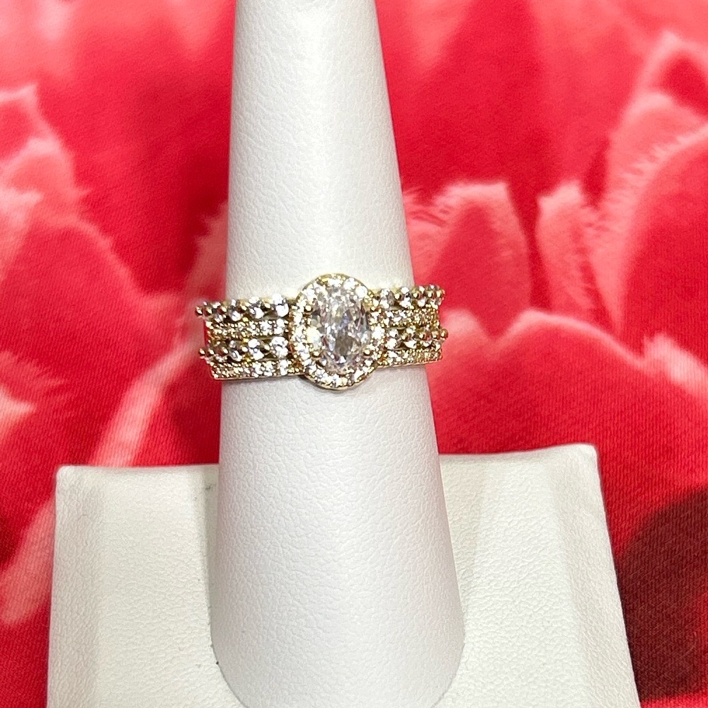 Pretty Bird 18k Gold Plated Oval Cubic Zirconia Ring Set, Size 7